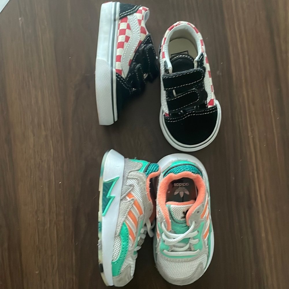 Used sneaker bundle 4c